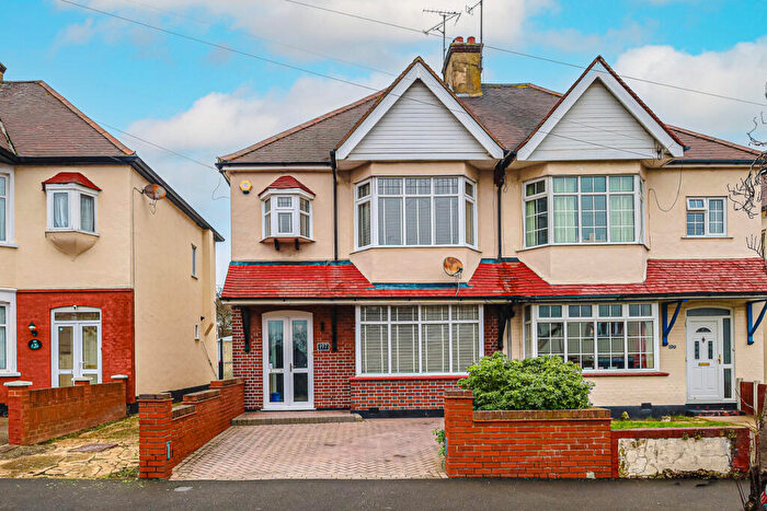 3 Bedroom Semi Detached House For Sale In Ambleside Drive, Southend-on-sea, SS1