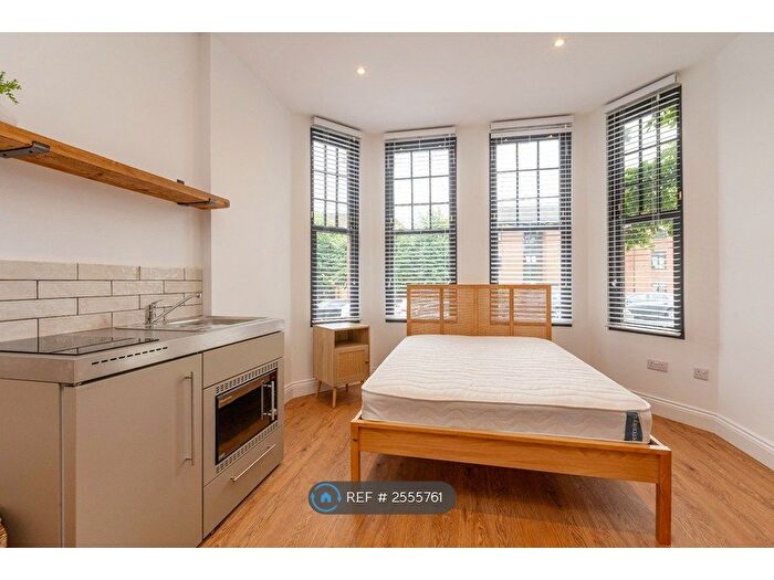 Studio To Rent In Friern Park, London, N12