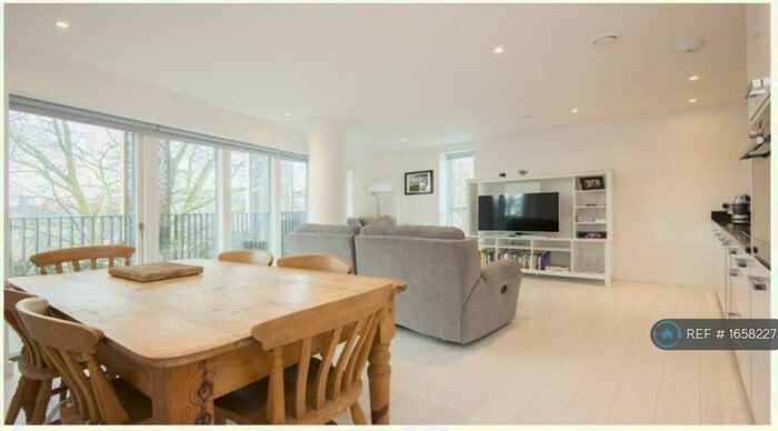 2 Bedroom Flat To Rent In Atkins Square, London, E8