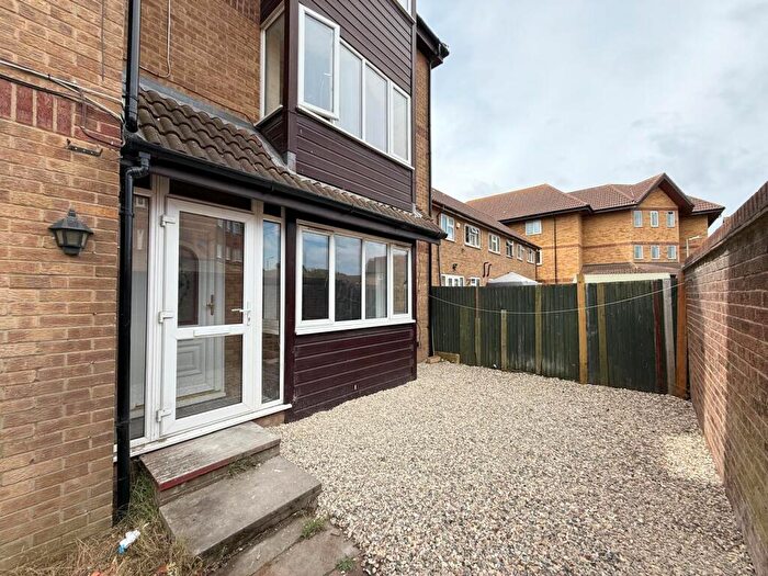 Studio To Rent In Frobisher Road, Erith, DA8