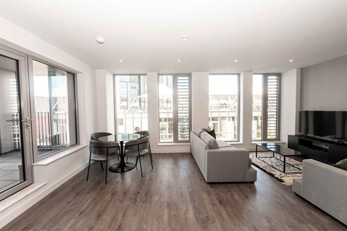 2 Bedroom House To Rent In Bedroom Th Floor Apartment In Manchester, M3