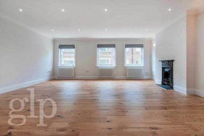 2 Bedroom Flat To Rent In Gower Mews, Bloomsbury, WC1E