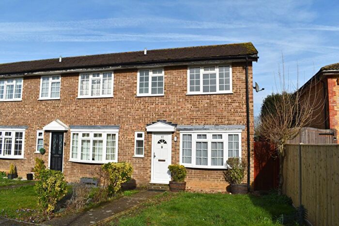 3 Bedroom Terraced House To Rent In Dunsmore Road, Walton-On-Thames, KT12