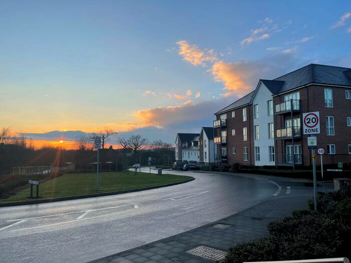 2 Bedroom Apartment To Rent In Holmbush Mews, Faygate, Horsham, RH12