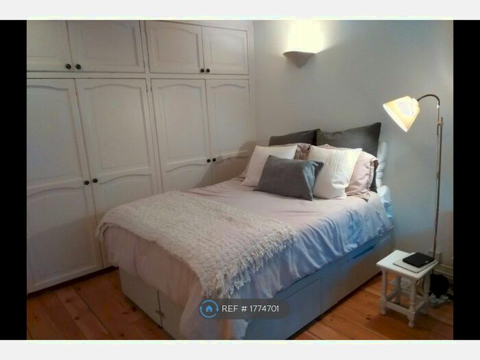 Studio To Rent In St. Andrews Road, West Kensington, W14