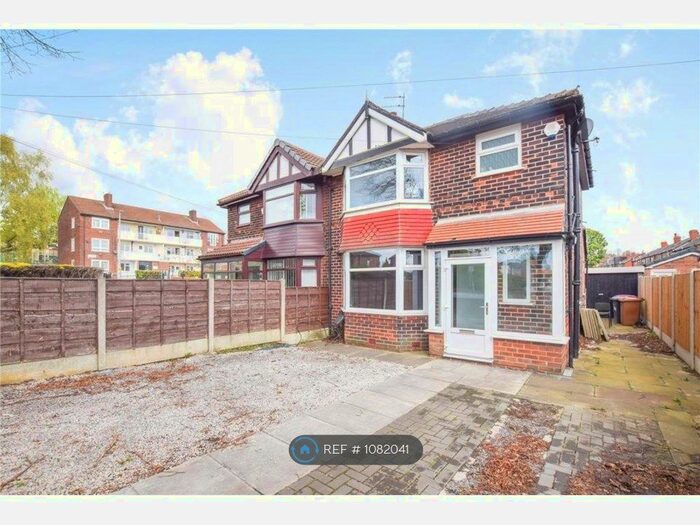 3 Bedroom Semi-Detached House To Rent In Lancaster Road, Salford, M6