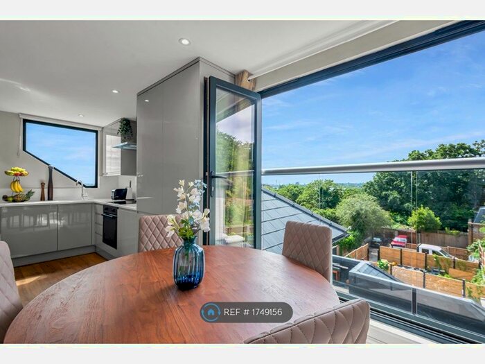 Studio To Rent In Alexandra Park Road, London, N22