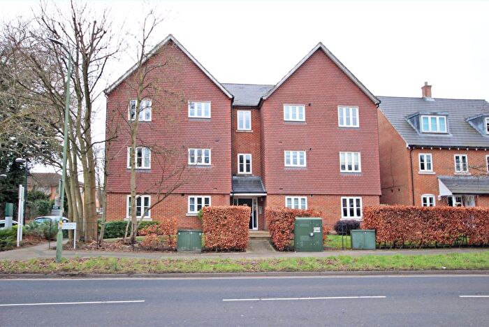 2 Bedroom Flat To Rent In Page Place, Frogmore, St. Albans, Hertfordshire, AL2