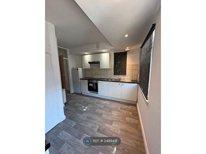 3 Bedroom Maisonette To Rent In Beechcroft Avenue, Harrow, HA2