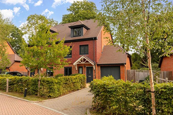 4 Bedroom Semi Detached House For Sale In Sunnyside Close, East Grinstead, RH19