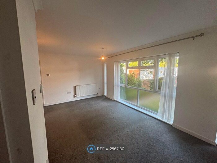 2 Bedroom Flat To Rent In Brantwood Court, West Byfleet, KT14
