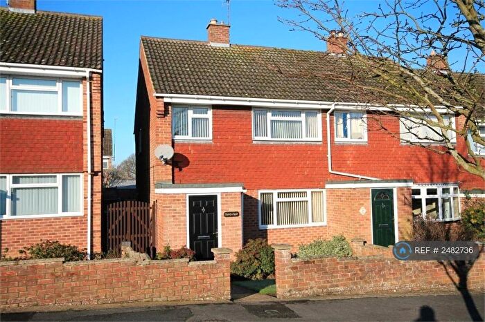 3 Bedroom End Of Terrace House To Rent In Aintree Close, Newbury, RG14