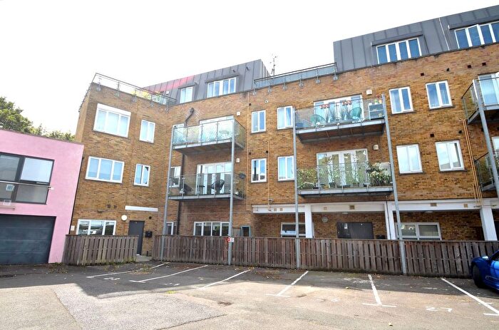 2 Bedroom Flat To Rent In Belvedere Road, Crystal Palace, SE19