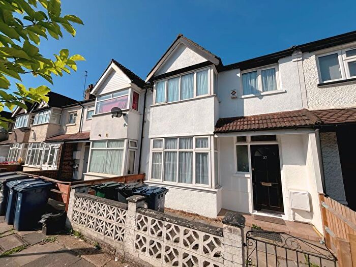 3 Bedroom Terraced House To Rent In Hamilton Road, Golders Green, London, NW11