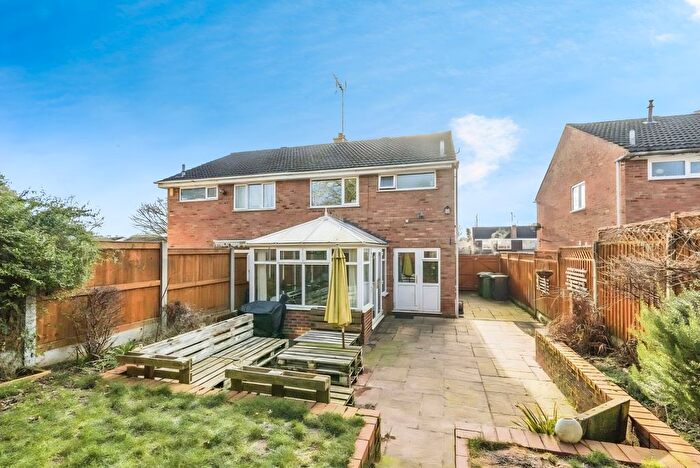 3 Bedroom Semi Detached House For Sale In Stapleton Close, Redditch, B98