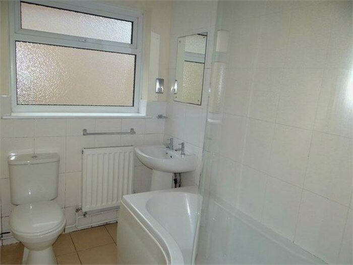 2 Bedroom Flat To Rent In Station Road, Amersham, HP6