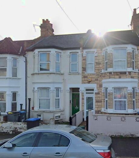 2 Bedroom Flat To Rent In Alric Avenue, London, NW10