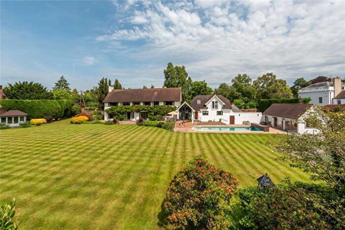 5 Bedroom Detached House For Sale In Dungates Lane, Buckland, Betchworth, Surrey, RH3