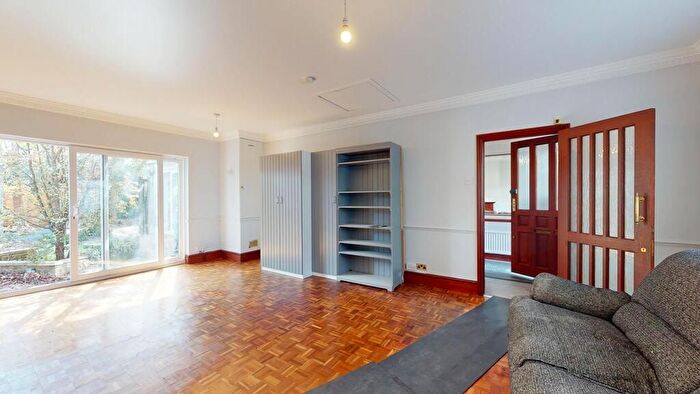 3 Bedroom Semi-Detached House To Rent In Waddon Road, Croydon, CR0
