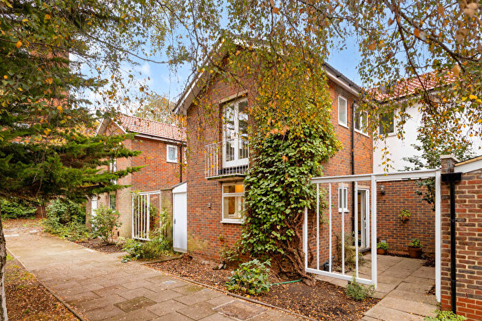 3 Bedroom House For Sale In Oakfield Gardens, London, SE19