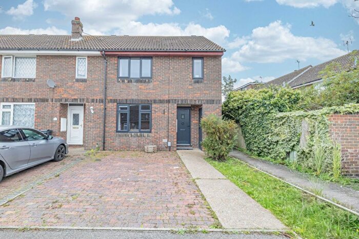 3 Bedroom Semi-detached House For Sale In Orion Way, Willesborough, TN24