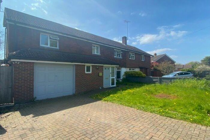 4 Bedroom Semi-Detached House To Rent In Eyhorne Street, Maidstone, ME17