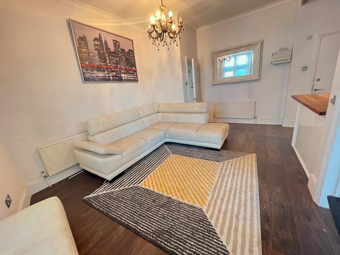 2 Bedroom Flat To Rent In Tottenham Lane, London, N8