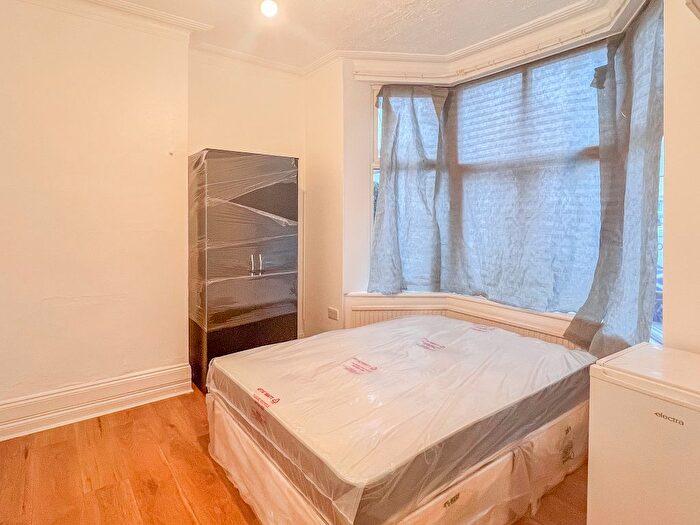 Studio To Rent In Caithness Road, Mitcham, CR4