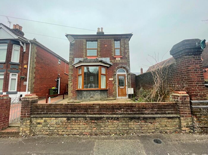 4 Bedroom House To Rent In Weston Grove Road, Woolston, SO19