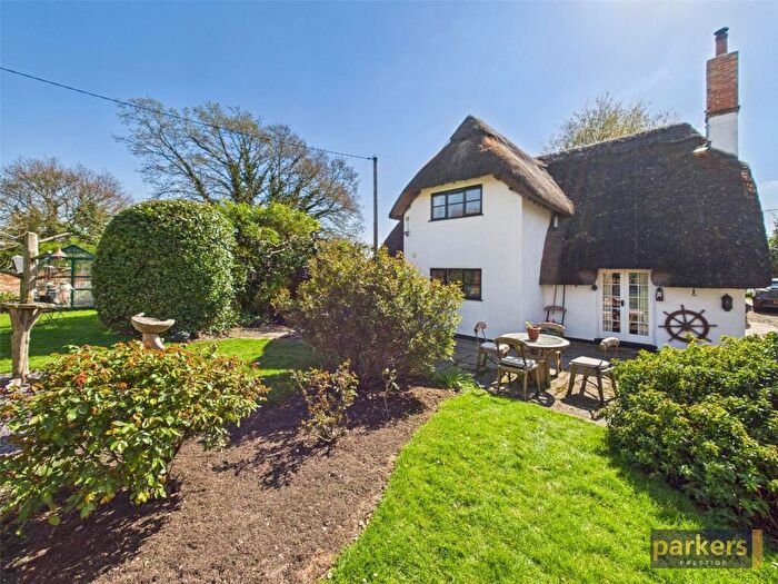 3 Bedroom Detached House For Sale In Poplar Lane, Hurst, Reading, RG10