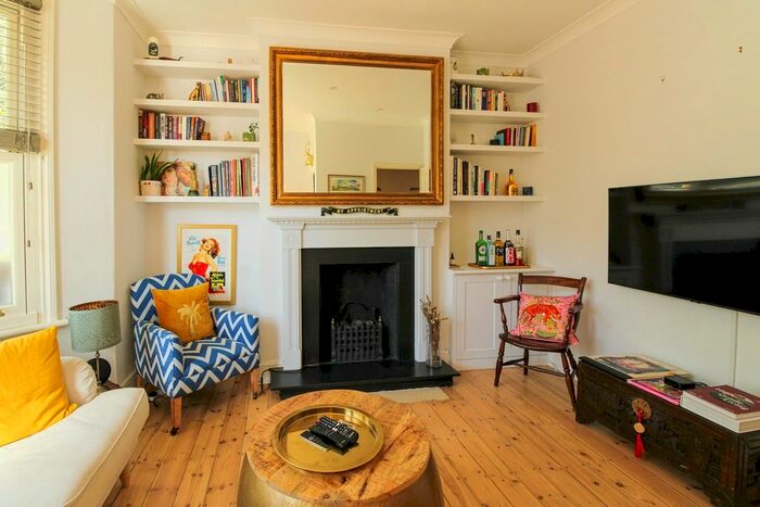 2 Bedroom Flat To Rent In Kenyon Street, Fulham, SW6