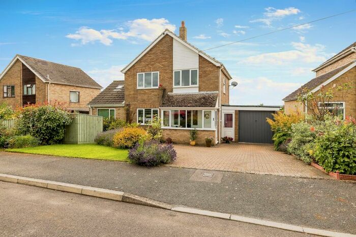 3 Bedroom Detached House For Sale In St. Johns Way, Hempton, Banbury, OX15