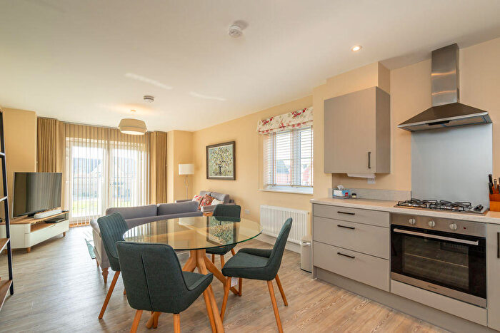 2 Bedroom Flat For Sale In Greenshank Drive, Chichester, PO20