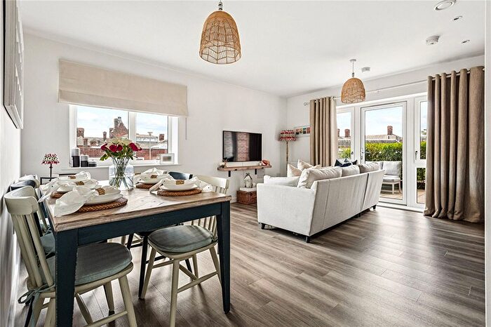 2 Bedroom Flat For Sale In Springfield Drive, London, SW17