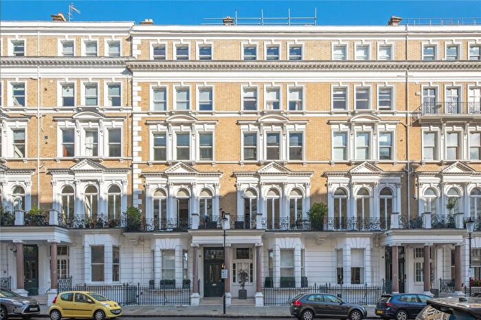 2 Bedroom Flat For Sale In De Vere Gardens, London, W8