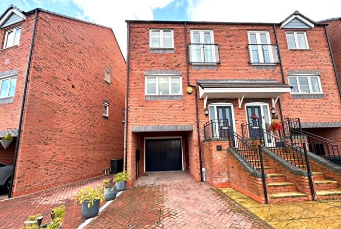 4 Bedroom Semi Detached House For Sale In The Waterway, Nuneaton, CV10