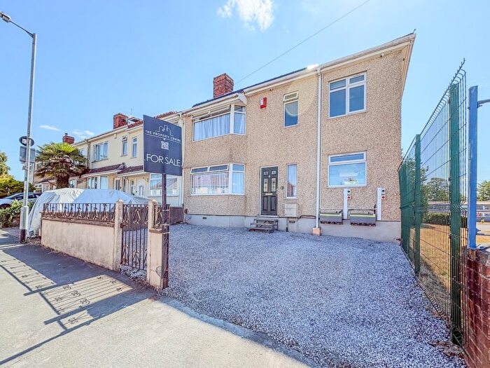 4 Bedroom End Of Terrace House For Sale In Fermaine Avenue, Broomhill, Bristol, BS4