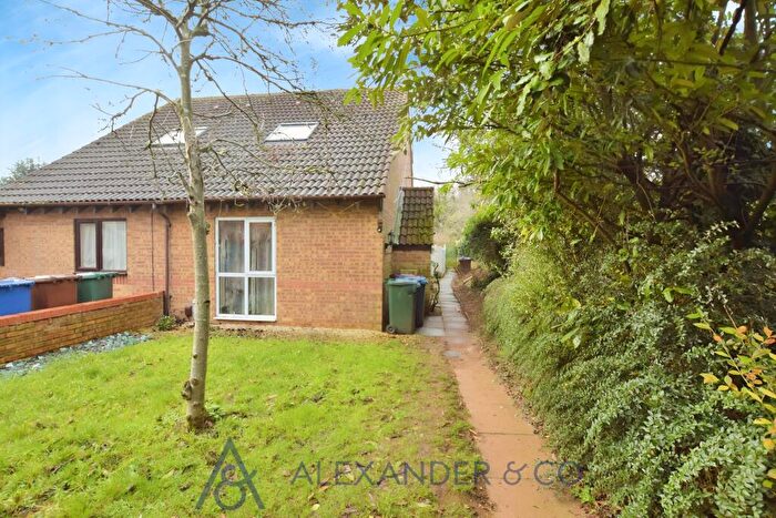 End Of Terrace House To Rent In Chestnut End, Bicester, OX26