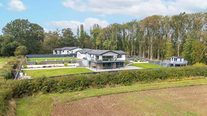 6 Bedroom Detached House For Sale In Chestnut Drive, Oadby, LE2