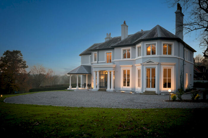 6 Bedroom Detached House For Sale In Turners Hill Road, Crawley, RH10