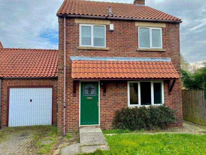 3 Bedroom Link Detached House For Sale In Sycamore Grove, Sherburn, Malton YO17