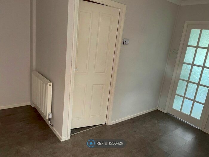 4 Bedroom Bungalow To Rent In Green Acres, Wolverhampton, WV6