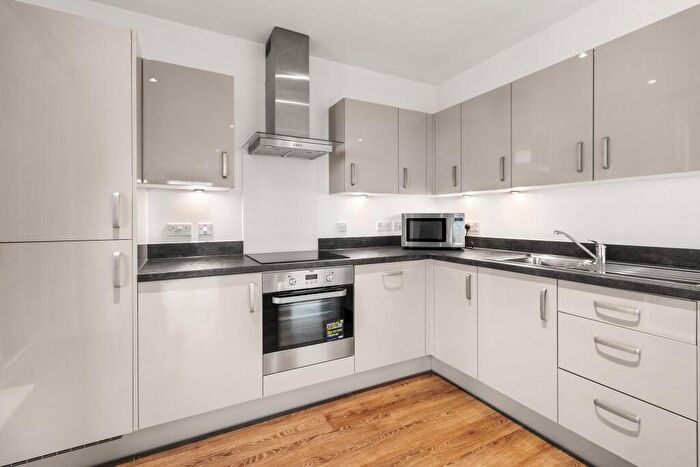 2 Bedroom Apartment To Rent In Silvertown Way, London, E16