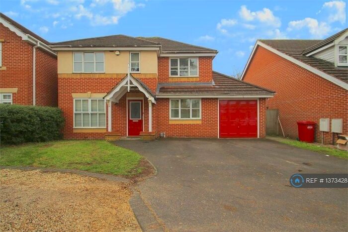 4 Bedroom Detached House To Rent In House, Langley, SL3