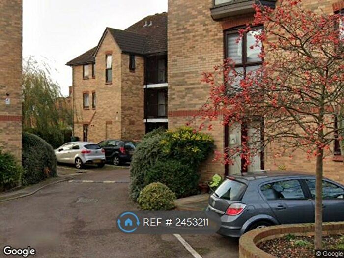 2 Bedroom Flat To Rent In Merton Road, Bedford, MK40