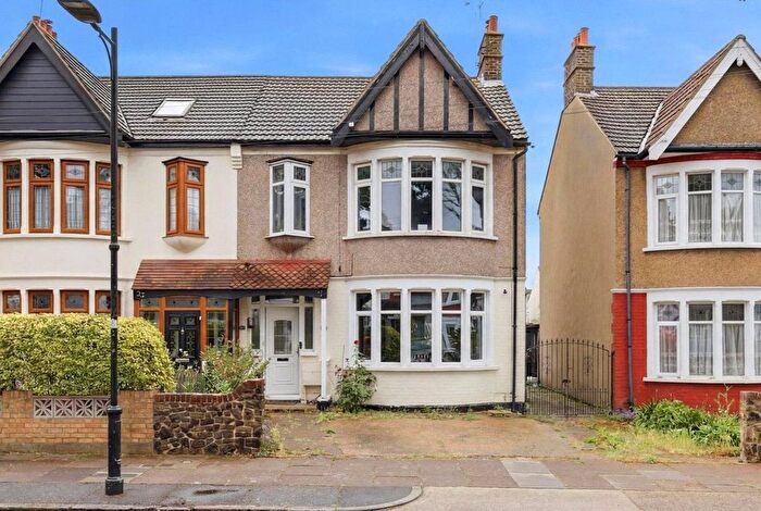 1 Bedroom Flat For Sale In Cheltenham Road, Southend-On-Sea, Essex, SS1