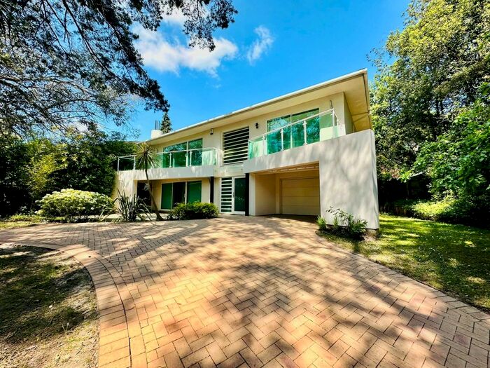 4 Bedroom Property To Rent In Links Road, Poole, Dorset, BH14