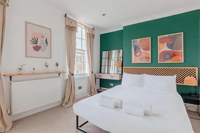 2 Bedroom Apartment To Rent In Barnsbury Street, London, N1