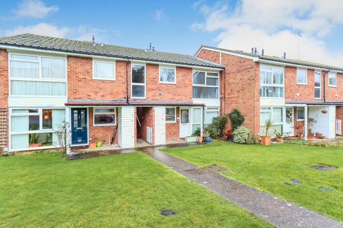 2 Bedroom Flat To Rent In Coldharbour Lane, Harpenden, AL5