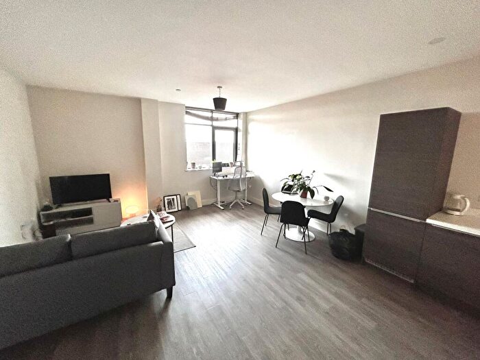 1 Bedroom Apartment To Rent In Dawsons Square, Pudsey, LS28